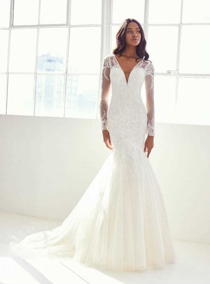 Lee  Balık Kesim Sırt Dekolteli V Yaka Gelinlik