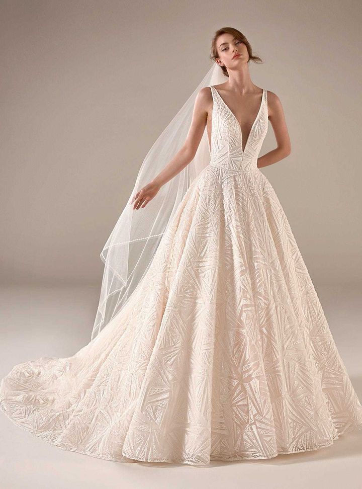 Tarana  Prenses Kesim Sırt Dekolteli V Yaka Gelinlik