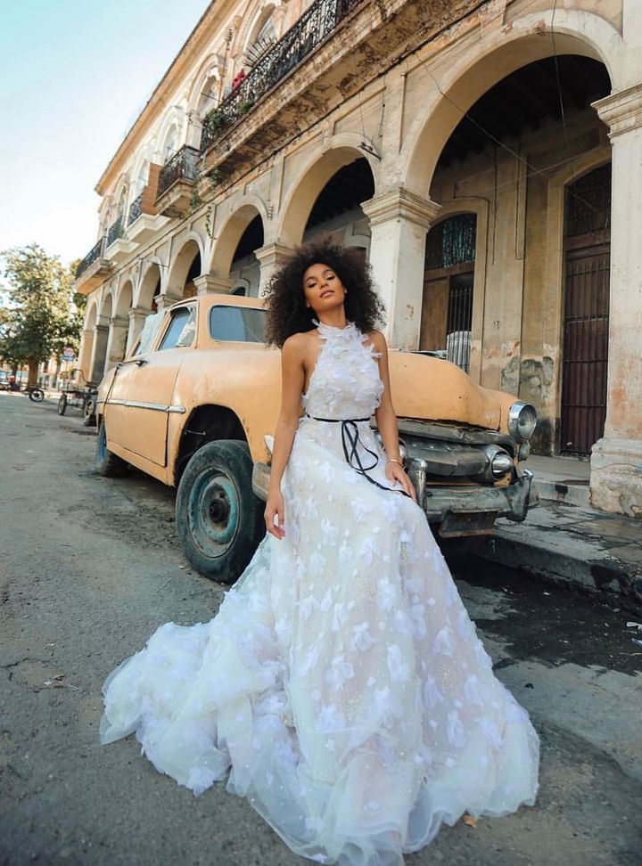 ZLK 47 Halter Yaka Modern Düz Kesim Gelinlik