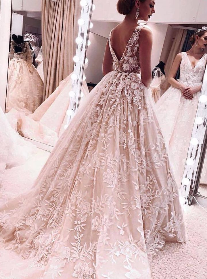 OYK 13 Prenses Kesim Sırt Dekolteli V Yaka Gelinlik