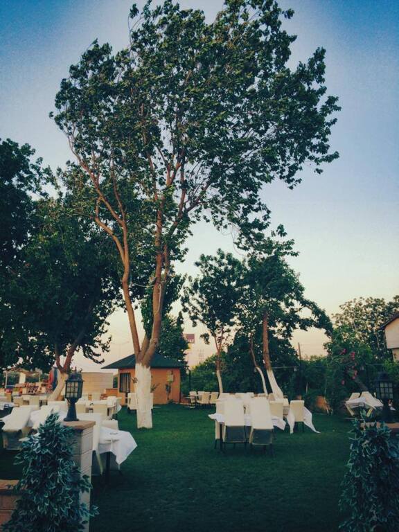 Ünlü Restaurant Kır Bahçesi