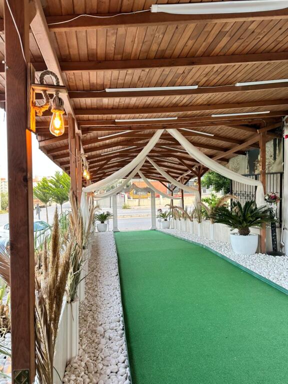 Saloon İnci