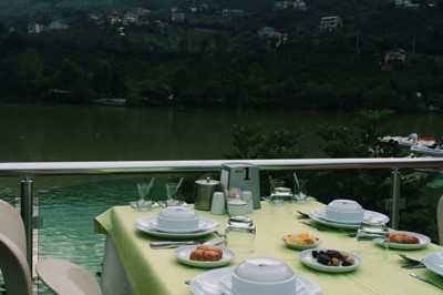 Sera Gölü Gül Tesisleri