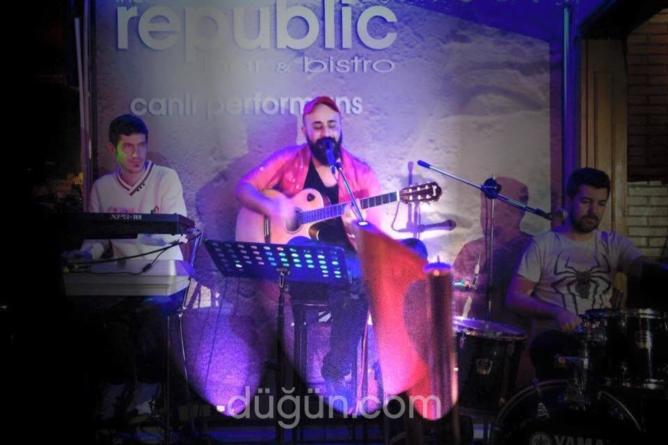 Republic Bar & Bistro