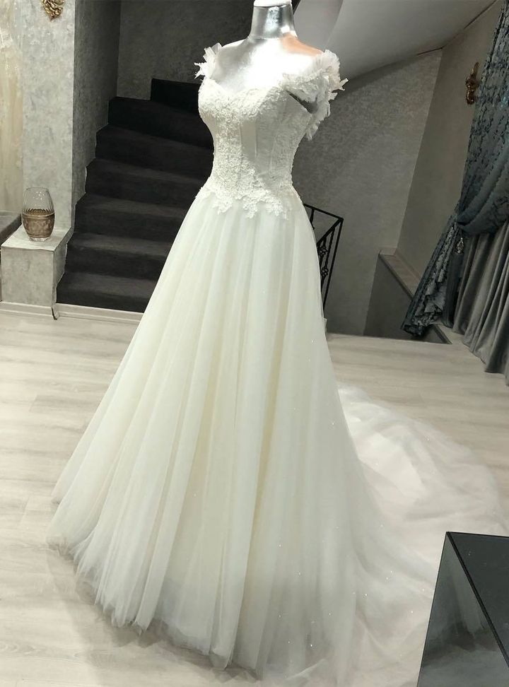 Adriana  A Kesim V Yaka Romantik Gelinlik