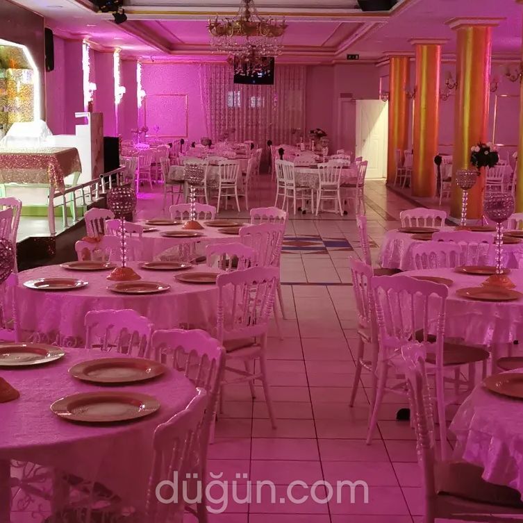 Uzay Düğün Salonu