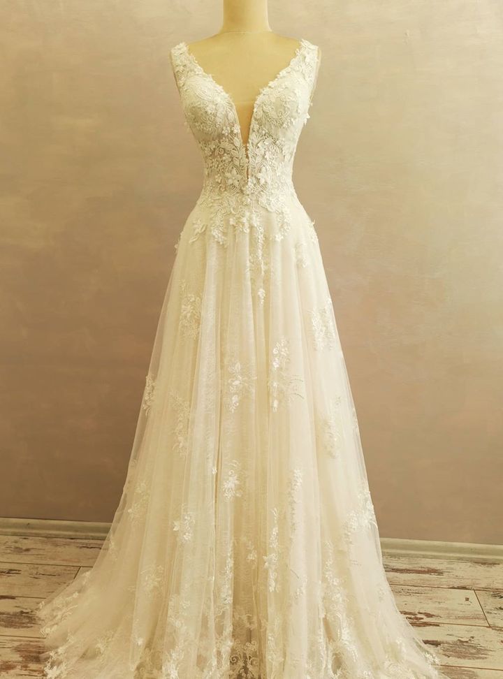 Perla Moda Evi 16 V Yaka Düz Kesim Göğüs Dekolteli Gelinlik