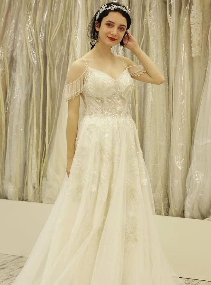 Perla Moda Evi 31 V Yaka Düz Kesim Romantik Gelinlik