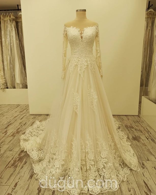 Perla Moda Evi 28 A kesim Düşük omuz Romantik gelinlik