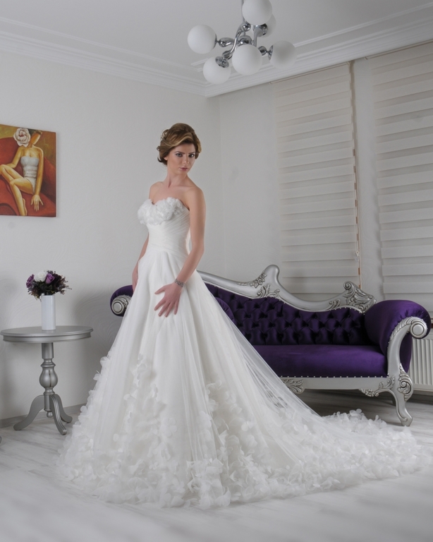 Ayliz Bridal