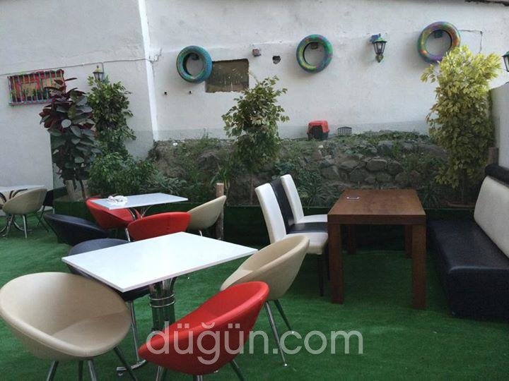 Papyon Cafe & Bistro