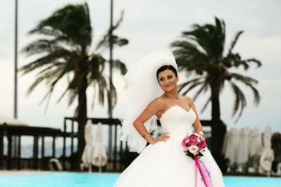 Nevin Şeker Gelinlik