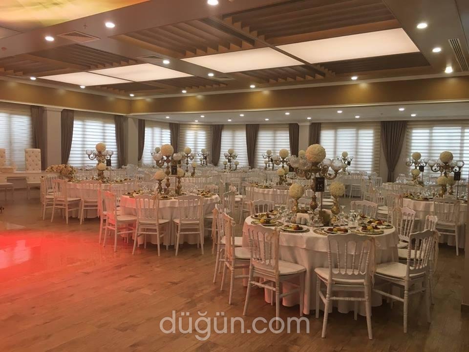Konak Mahallesi Icindeki Yatakli Salon Takimi Sadece 1299 Tl