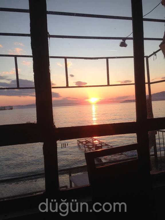 Denizatı Bar & Cafe
