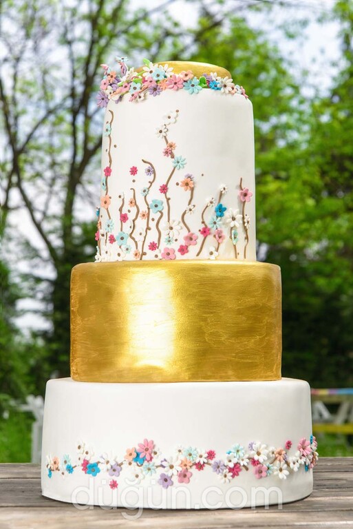 Altın Beyaz Düğün Pastası