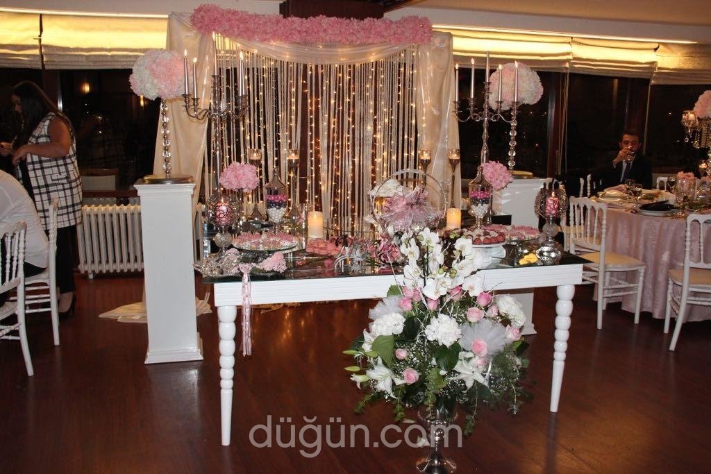 Pembe Nişan Masası Arka Dekoru