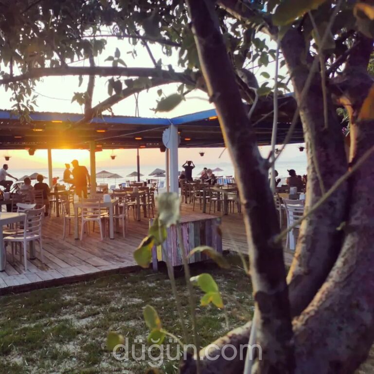 Emyr Beach Restaurant