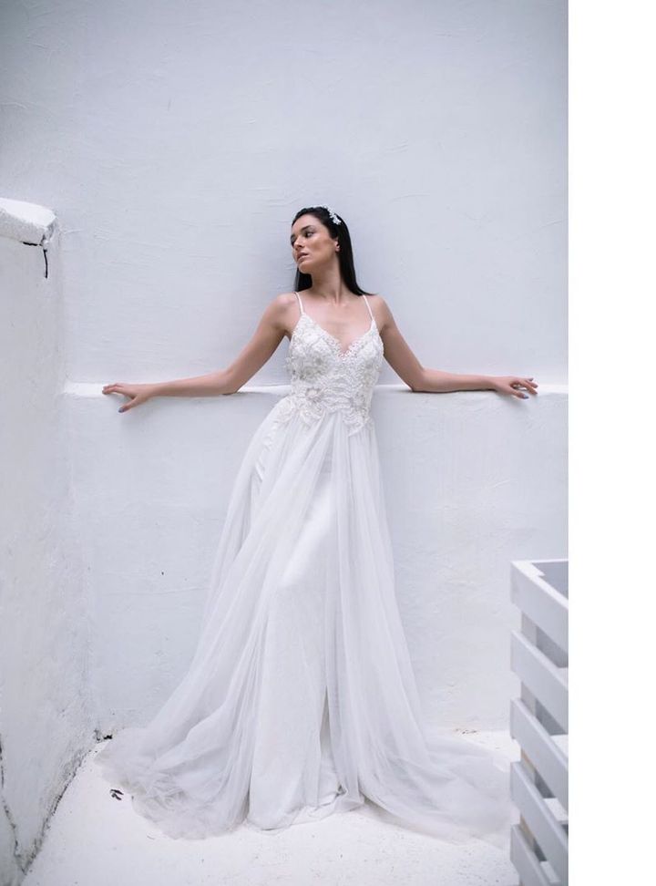 OZS 28 V Yaka Düz Kesim Göğüs Dekolteli Gelinlik