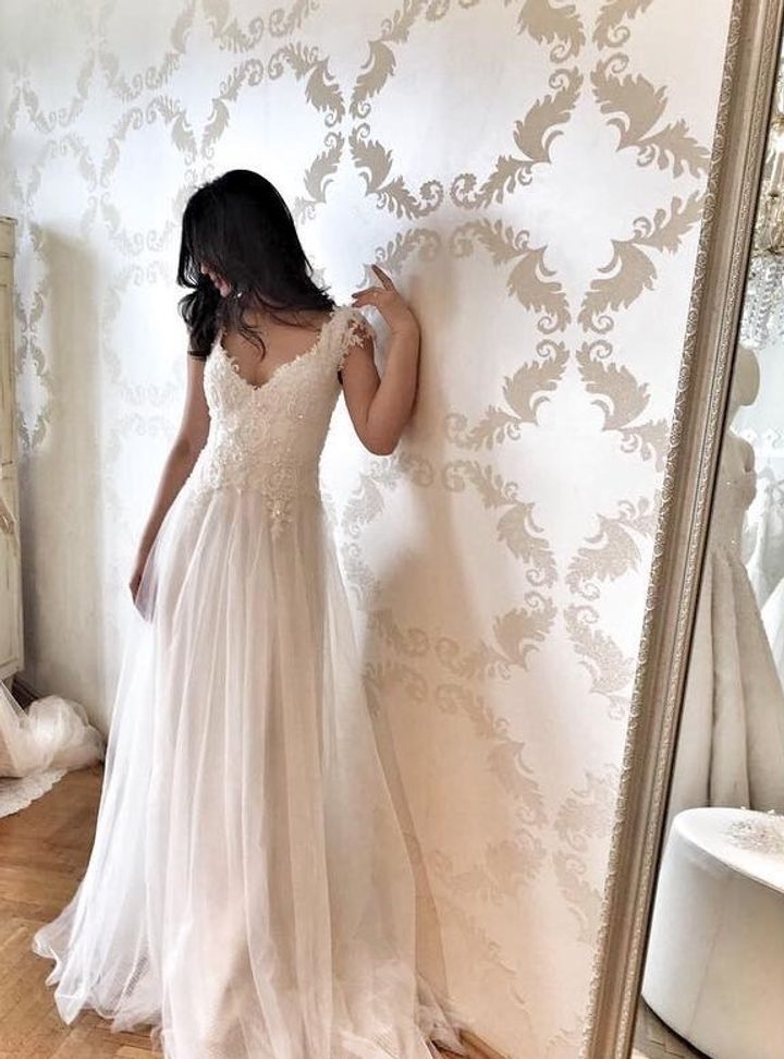 OZS 51 V Yaka Düz Kesim Romantik Gelinlik