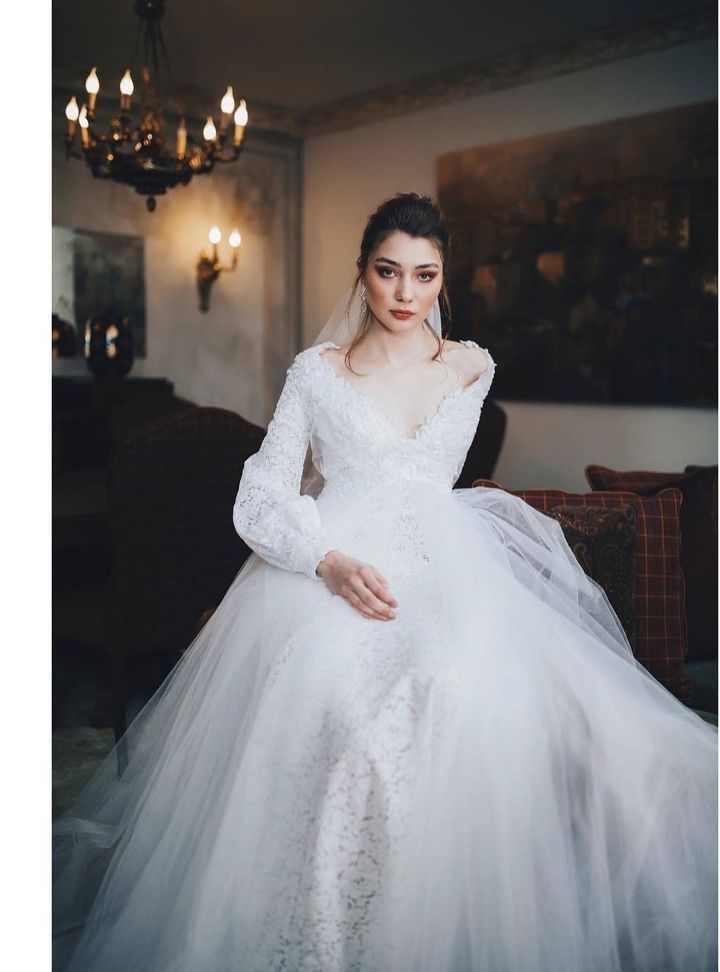 OZS 44 V Yaka Düz Kesim Göğüs Dekolteli Gelinlik