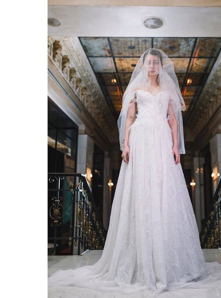 OZS 43 Sırt Dekolteli Düşük Omuz Düz Kesim Gelinlik