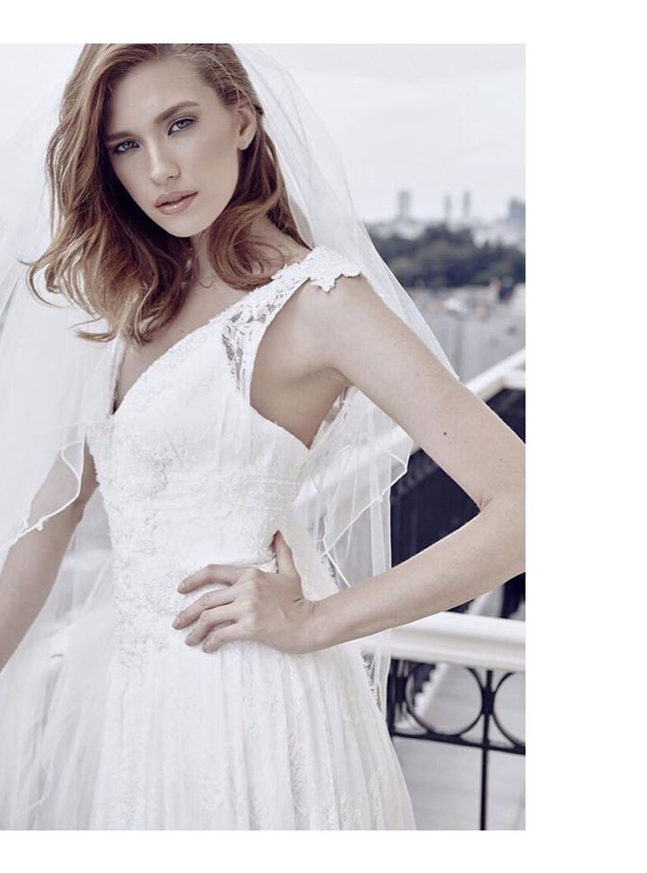 OZS 30 V Yaka Düz Kesim Göğüs Dekolteli Gelinlik