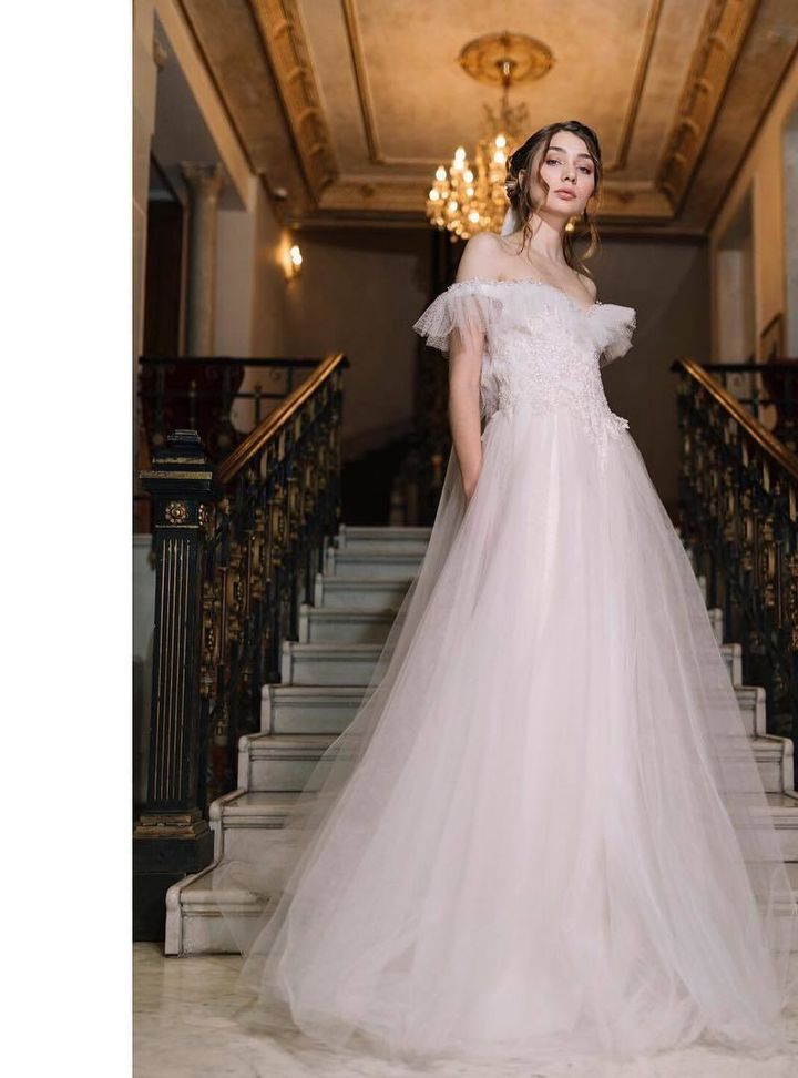 OZS 46 Düşük Omuz Düz Kesim Romantik Gelinlik