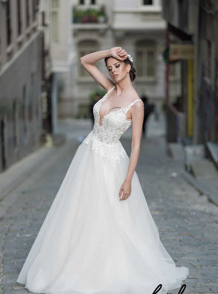 Alessandra  A Kesim V Yaka Göğüs Dekolteli Gelinlik