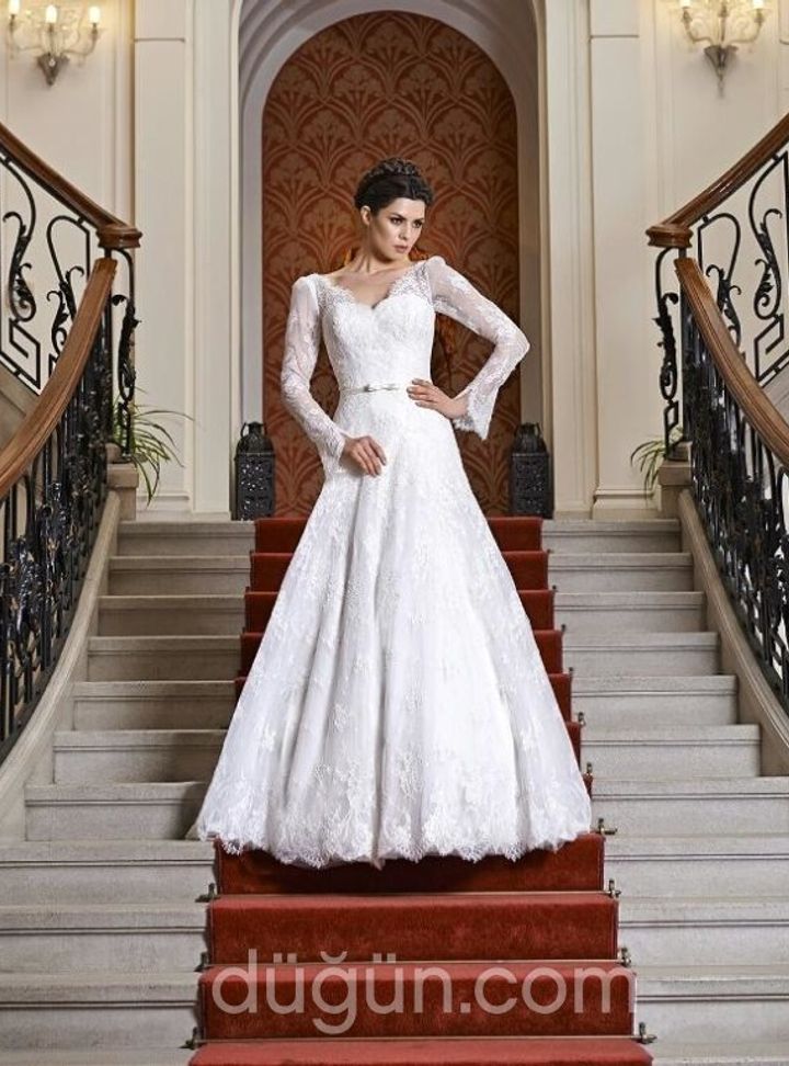 HKW 2 A Kesim Sırt Dekolteli V Yaka Gelinlik