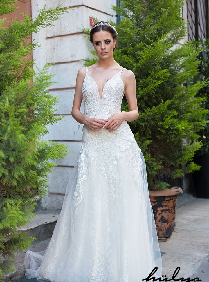 Valeria  Sırt Dekolteli V Yaka Düz Kesim Gelinlik