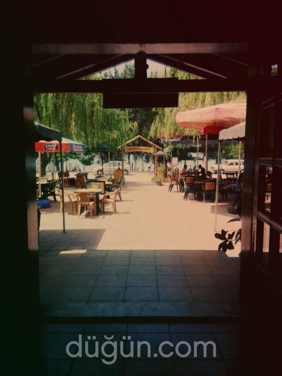 Antigonia Cafe & Restaurant