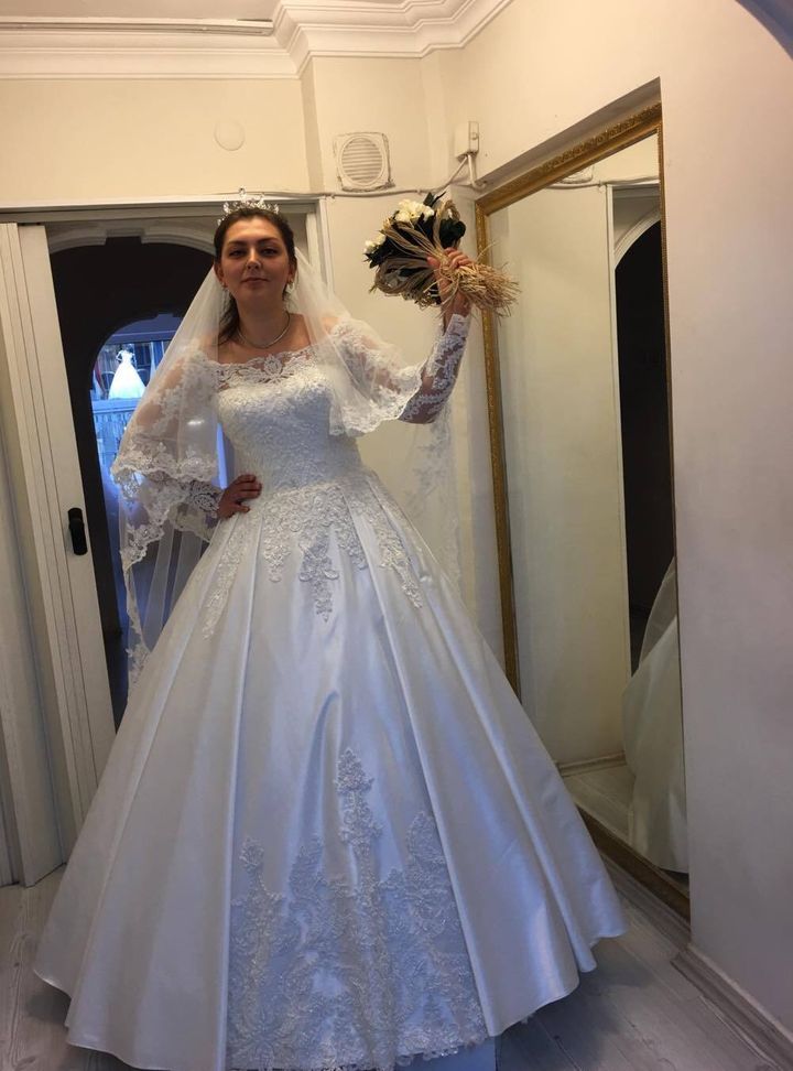 ERM 19 Prenses Kesim Düşük Omuz Göğüs Dekolteli Gelinlik