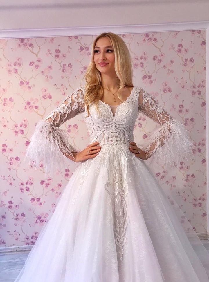 ERM 7 A Kesim V Yaka Modern Gelinlik