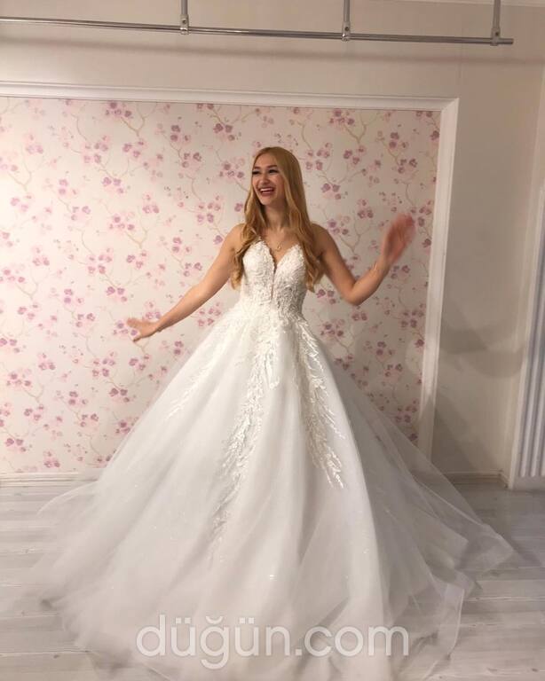 ERM 9 A Kesim V Yaka Göğüs Dekolteli Gelinlik 1