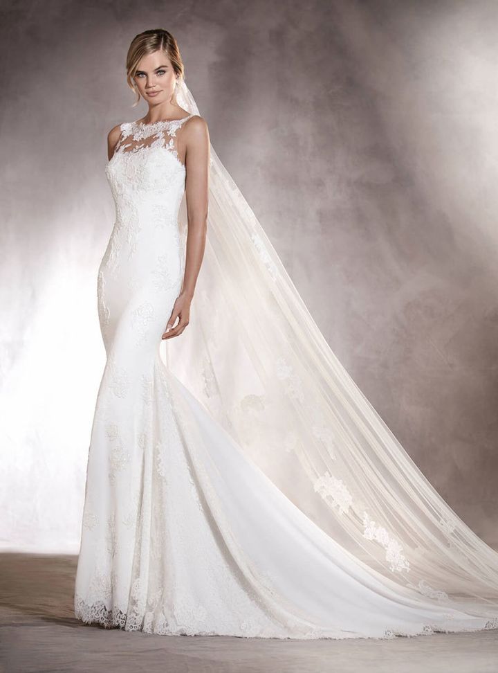 Derya Çelebi 44 Balık Kesim Kayık Yaka Göğüs Dekolteli Gelinlik