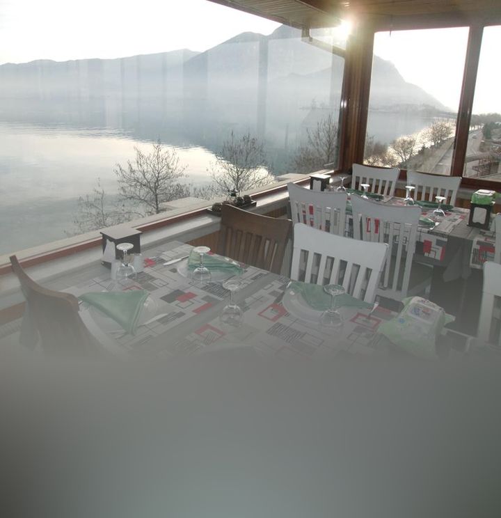 Kroisos Lake Resort Otel