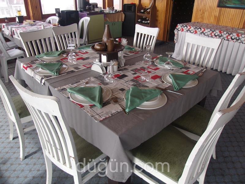 Kroisos Lake Resort Otel