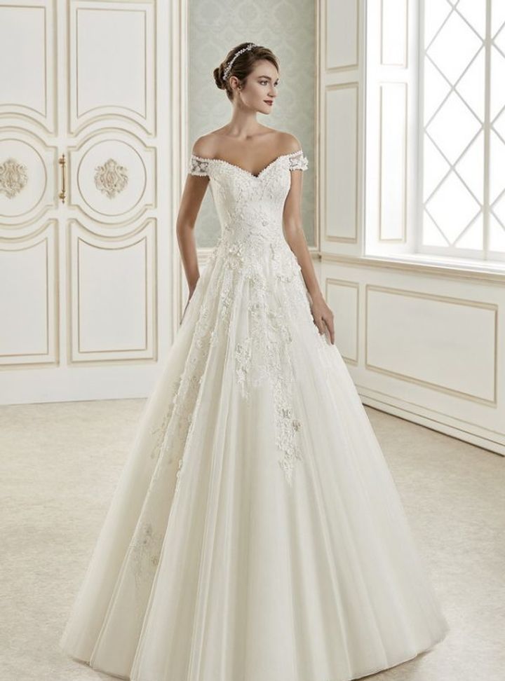 34017-132  A Kesim Sırt Dekolteli Düşük Omuz Gelinlik