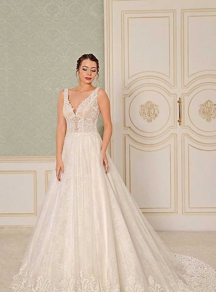 3042 A Kesim Sırt Dekolteli V Yaka Gelinlik