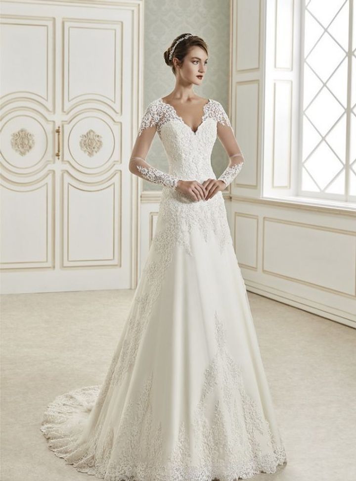 34708 A Kesim Sırt Dekolteli V Yaka Gelinlik