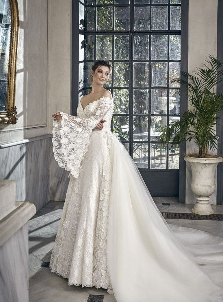 1053 A Kesim Sırt Dekolteli Düşük Omuz Gelinlik