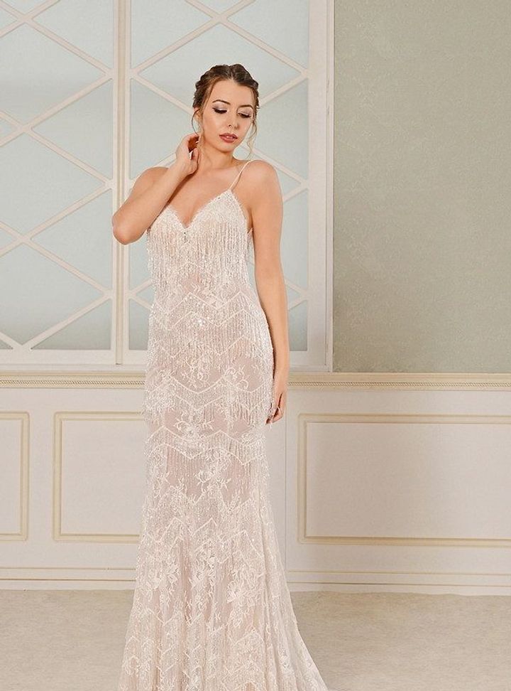 1076 Balık Kesim Sırt Dekolteli V Yaka Gelinlik