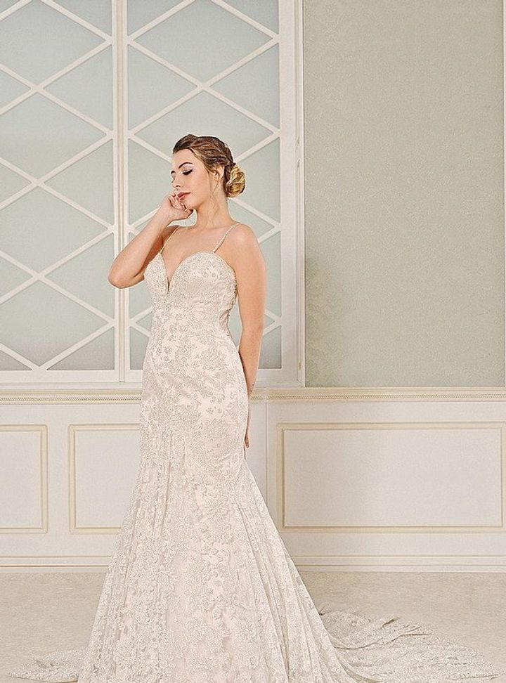 1055 Balık Kesim Straplez Sırt Dekolteli Gelinlik