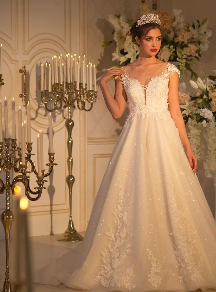 3147 A Kesim Sırt Dekolteli V Yaka Gelinlik