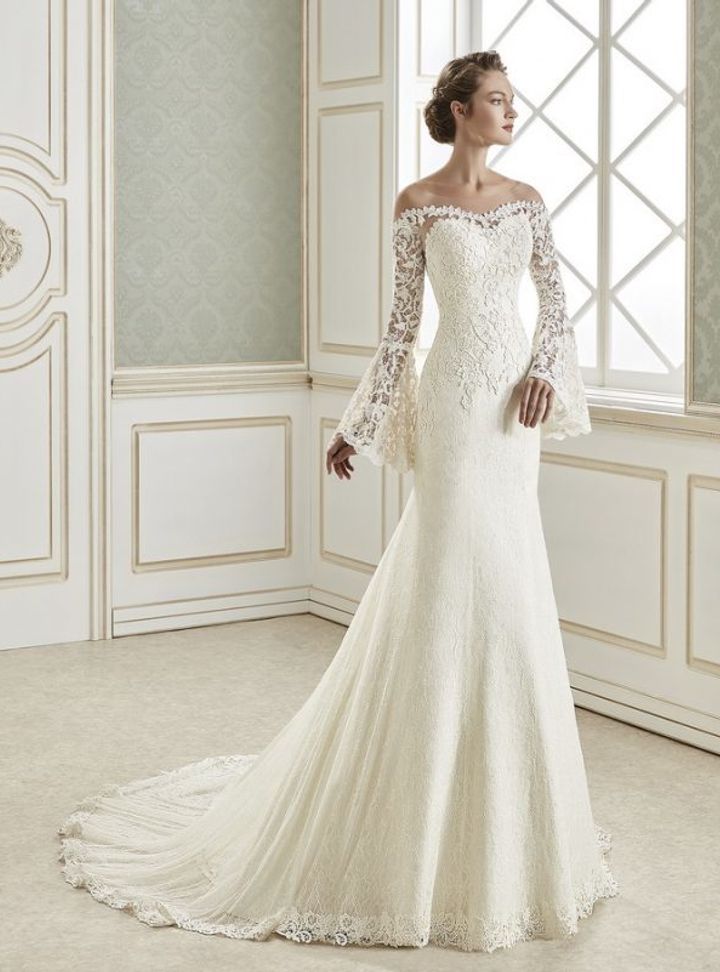 34017-072  Balık Kesim Sırt Dekolteli Düşük Omuz Gelinlik