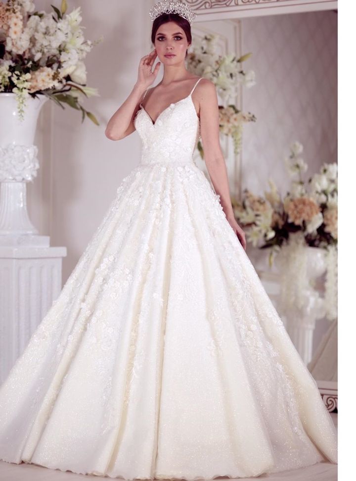 3160 Prenses Kesim Sırt Dekolteli V Yaka Gelinlik