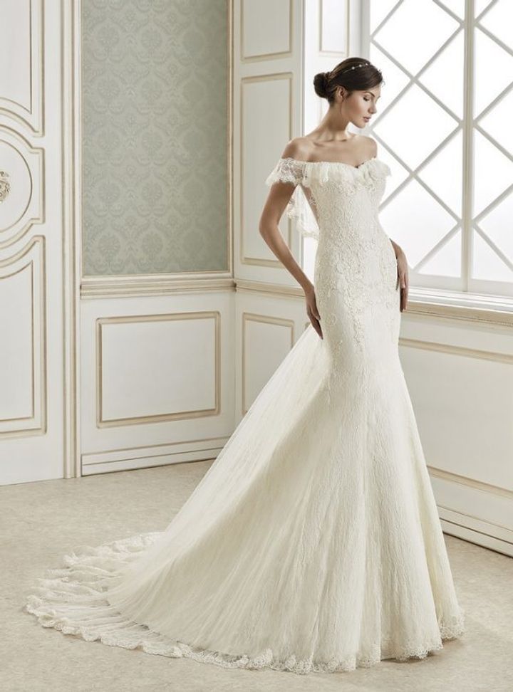 34017-077  Balık Kesim Sırt Dekolteli Düşük Omuz Gelinlik