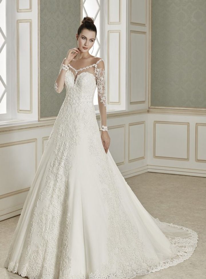 34701 A Kesim Sırt Dekolteli V Yaka Gelinlik