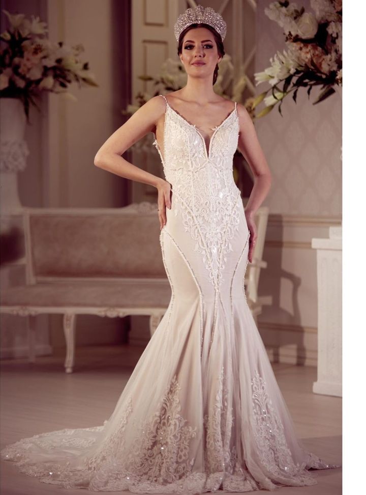 1163 Balık Kesim Sırt Dekolteli V Yaka Gelinlik