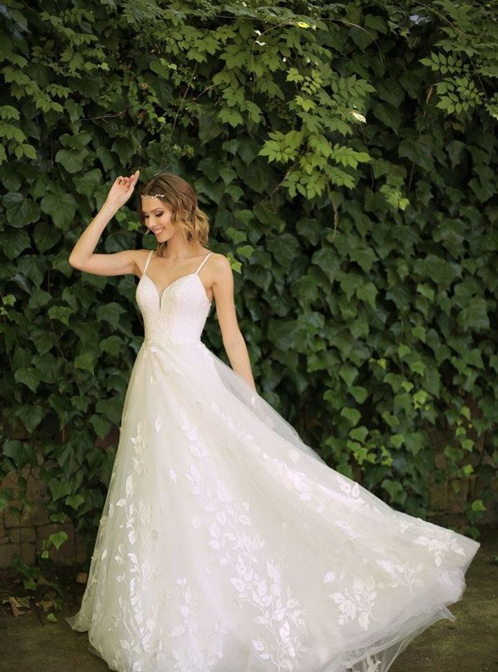 3035 Sırt Dekolteli V Yaka Modern Gelinlik